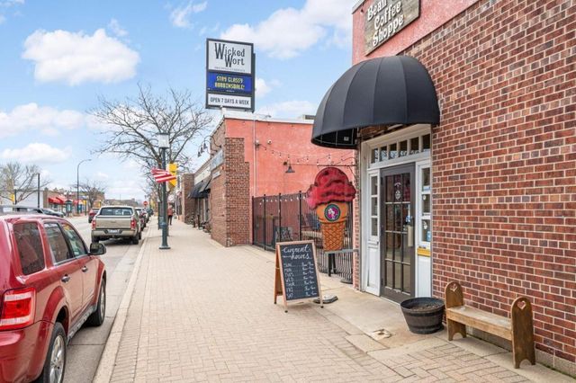 4527 Lakeland Avenue N, Robbinsdale, MN 55422