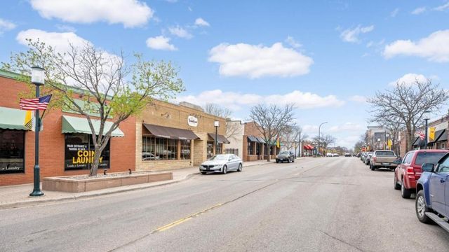 4527 Lakeland Avenue N, Robbinsdale, MN 55422