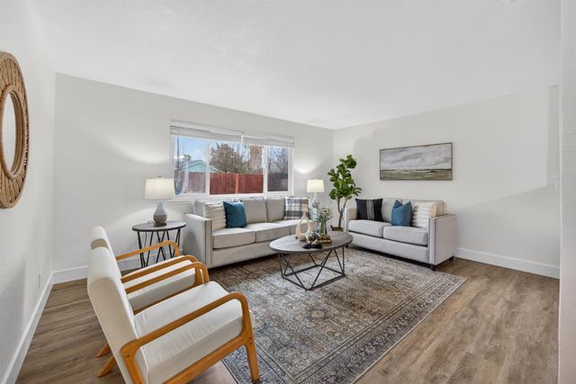 7715 Reenel Way, Sacramento, CA 95832