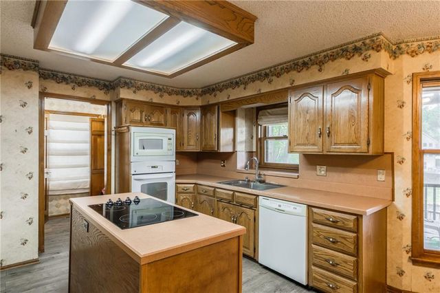 8605 N Beaman Avenue, Kansas City, MO 64154