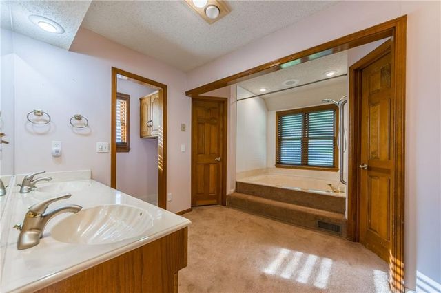 8605 N Beaman Avenue, Kansas City, MO 64154