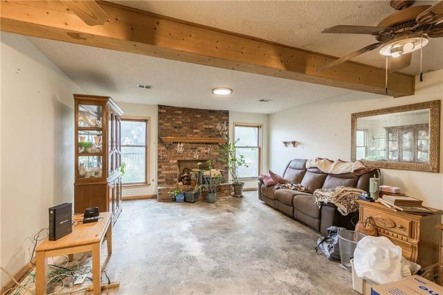 8605 N Beaman Avenue, Kansas City, MO 64154