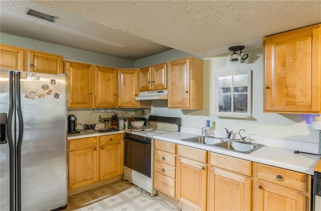 8605 N Beaman Avenue, Kansas City, MO 64154