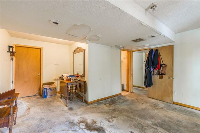 8605 N Beaman Avenue, Kansas City, MO 64154