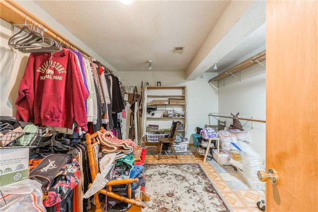 8605 N Beaman Avenue, Kansas City, MO 64154