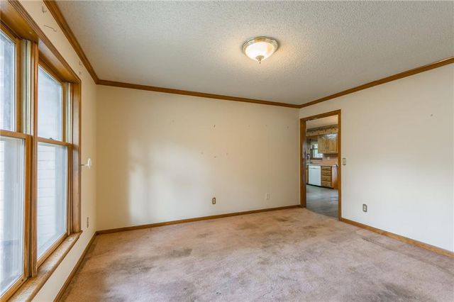 8605 N Beaman Avenue, Kansas City, MO 64154