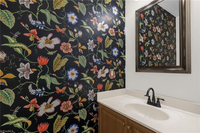 2602 Regents Park Lane, Greensboro, NC 27455