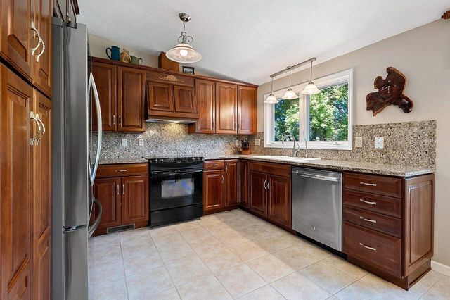 2758 OTTO COURT, Green Bay, WI 54313