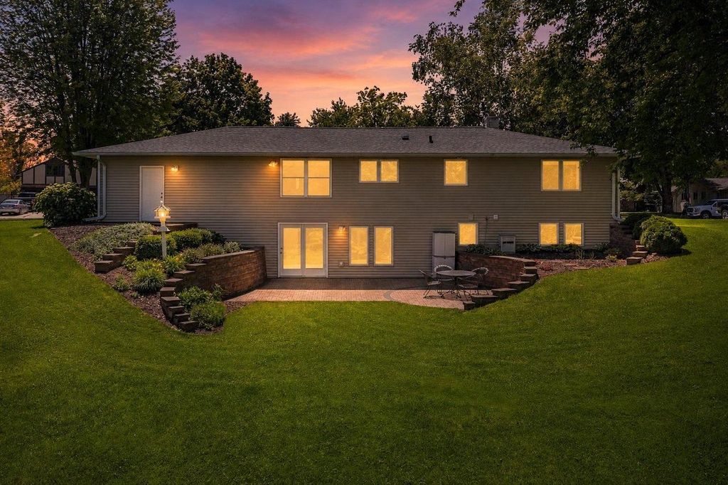 2758 OTTO COURT, Green Bay, WI 54313