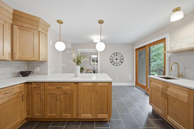 26 Old Manchester Road, Amherst, NH 03031