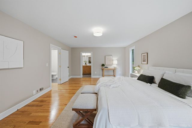 26 Old Manchester Road, Amherst, NH 03031