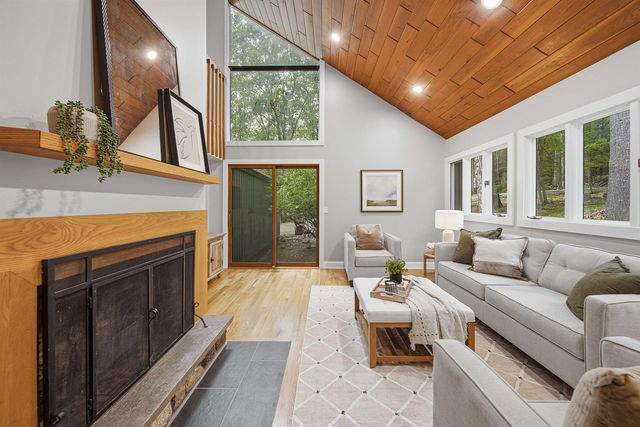 26 Old Manchester Road, Amherst, NH 03031