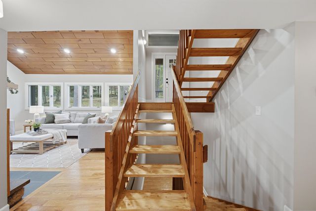 26 Old Manchester Road, Amherst, NH 03031