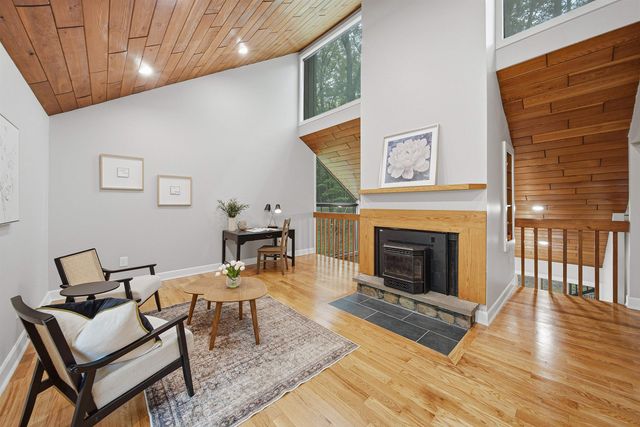 26 Old Manchester Road, Amherst, NH 03031