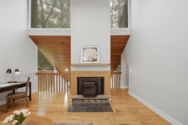 26 Old Manchester Road, Amherst, NH 03031
