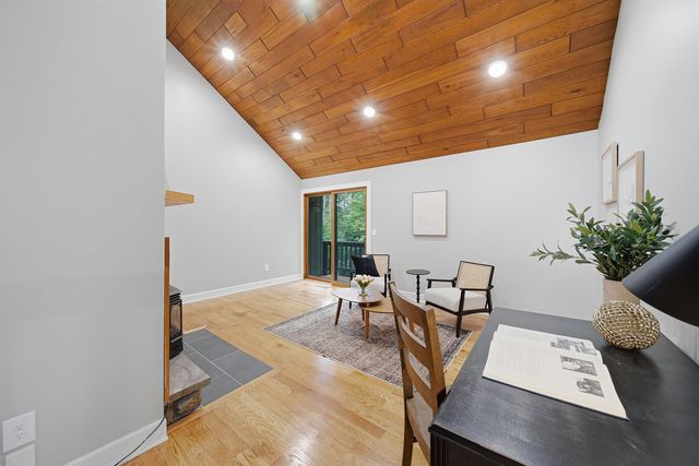26 Old Manchester Road, Amherst, NH 03031
