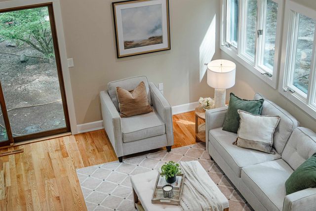 26 Old Manchester Road, Amherst, NH 03031