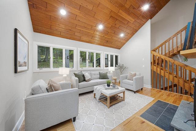 26 Old Manchester Road, Amherst, NH 03031