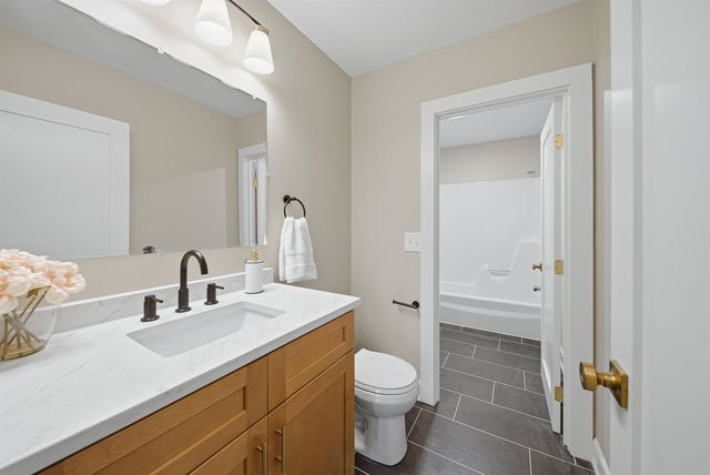 26 Old Manchester Road, Amherst, NH 03031