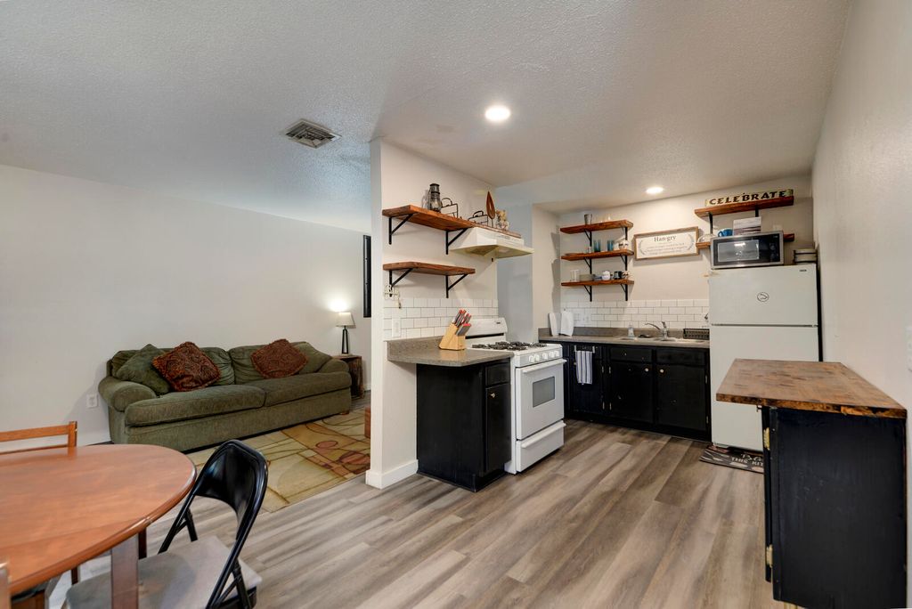 2800 VAIL Avenue SE 120, Albuquerque, NM 87106