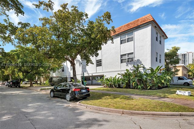 1114 S Douglas Rd 4, Coral Gables, FL 33134