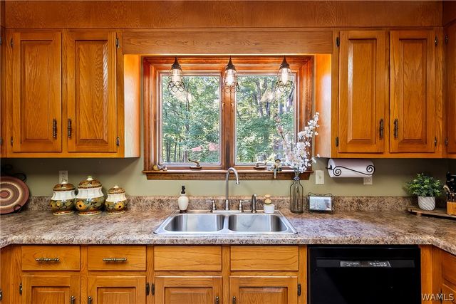 10765 THOMAS, Tuscaloosa, AL 35405