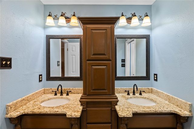 2710 Victoria Park Dr, Corpus Christi, TX 78414