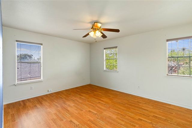 2710 Victoria Park Dr, Corpus Christi, TX 78414