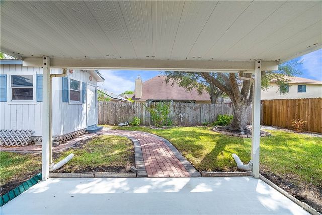 2710 Victoria Park Dr, Corpus Christi, TX 78414