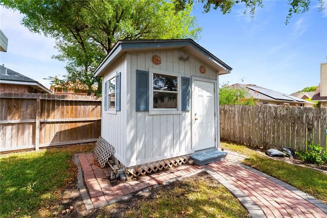 2710 Victoria Park Dr, Corpus Christi, TX 78414