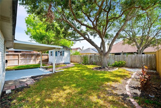 2710 Victoria Park Dr, Corpus Christi, TX 78414