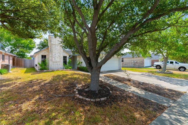 2710 Victoria Park Dr, Corpus Christi, TX 78414