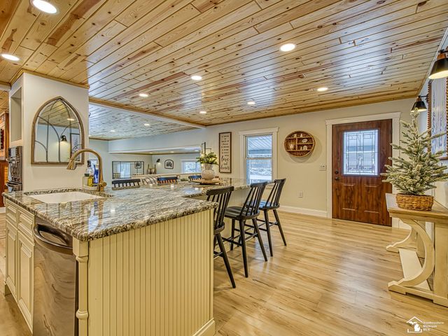 6901 Summerfield Road, Petersburg, MI 49270