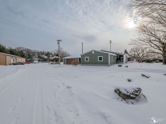 6901 Summerfield Road, Petersburg, MI 49270