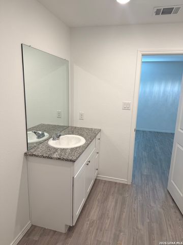5818 seaside mnr, Converse, TX 78109