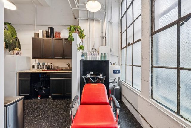 958 28th St. 2825B, Oakland, CA 94608