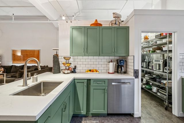 958 28th St. 2825B, Oakland, CA 94608