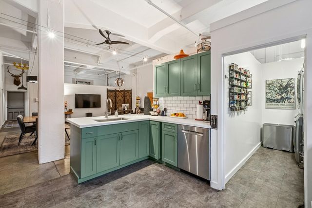 958 28th St. 2825B, Oakland, CA 94608