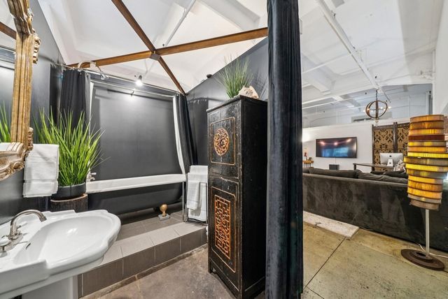 958 28th St. 2825B, Oakland, CA 94608