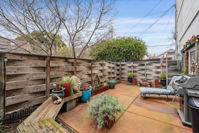 958 28th St. 2825B, Oakland, CA 94608