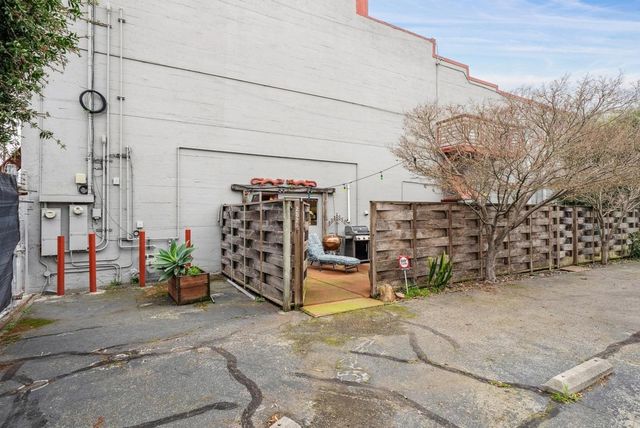 958 28th St. 2825B, Oakland, CA 94608