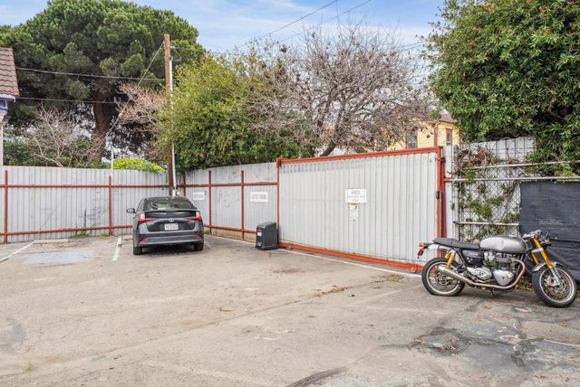 958 28th St. 2825B, Oakland, CA 94608