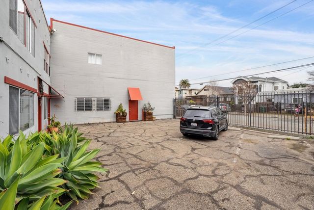 958 28th St. 2825B, Oakland, CA 94608