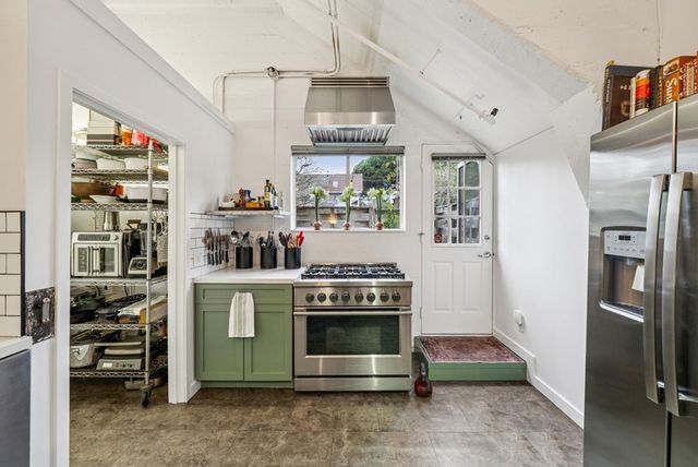 958 28th St. 2825B, Oakland, CA 94608