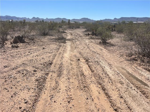 1 & 16 W Chinle Drive, Golden Valley, AZ 86413