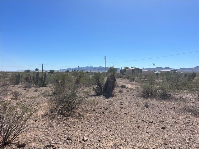 1 & 16 W Chinle Drive, Golden Valley, AZ 86413