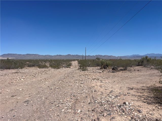 1 & 16 W Chinle Drive, Golden Valley, AZ 86413