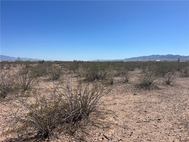 1 & 16 W Chinle Drive, Golden Valley, AZ 86413