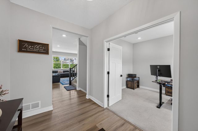 18333 Glacier Way, Lakeville, MN 55044
