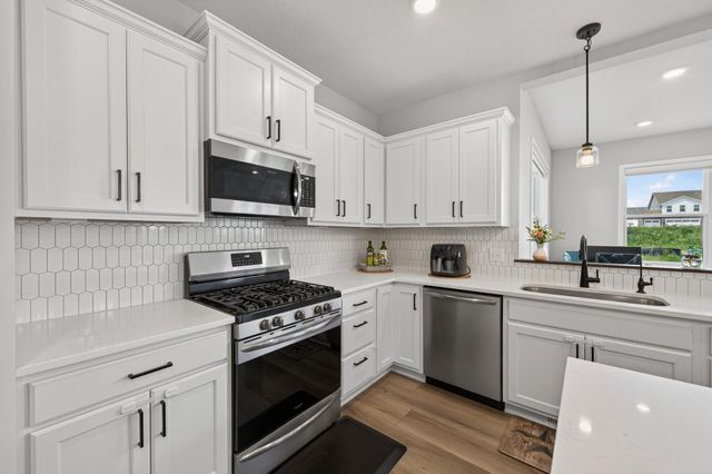 18333 Glacier Way, Lakeville, MN 55044